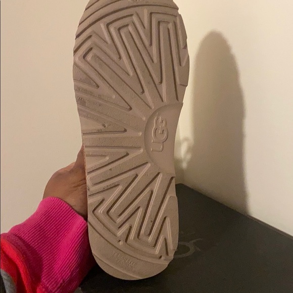 UGG Neumel Men’s Chukka Boots (MAKE AN OFFER!!!) - Picture 3 of 9